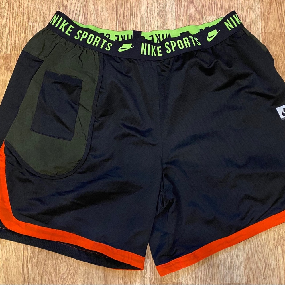 Nike Men's Black and Green Athletic Shorts